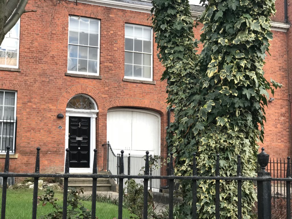 25 Manor Street